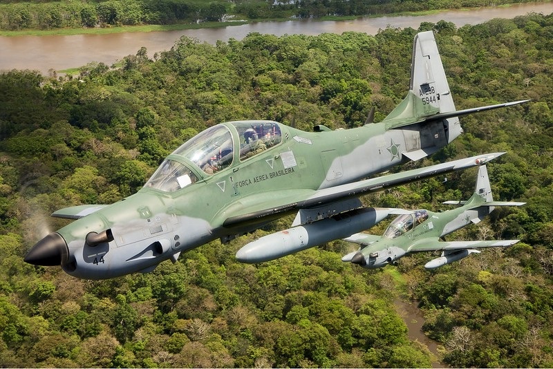 Ca&ccedil;as da FAB (For&ccedil;a A&eacute;rea Brasileira) interceptaram avi&atilde;o com coca&iacute;na nesta quinta; julgamento em quest&atilde;o leva ao banco dos r&eacute;us na esfera militar um policial que usou essa aeronave para transportar o entorpecente – Foto: FAB/Divulga&ccedil;&atilde;o