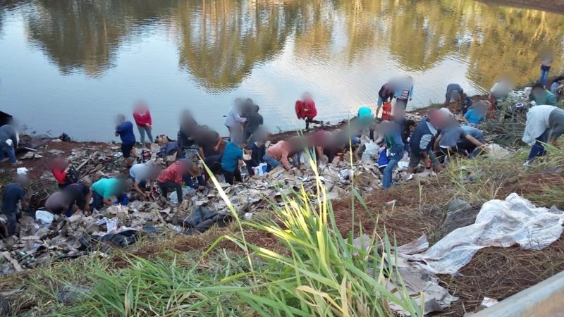 Carga foi retirada do local por moradores – Foto: Reprodu&ccedil;&atilde;o/ND