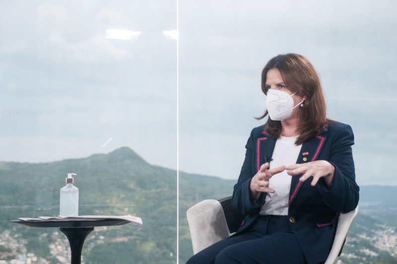 Carmen Zanotto na redação integrada do Grupo ND