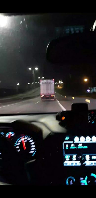 Homem saltou da carreta em movimento para escapar da polícia – Foto: PRF