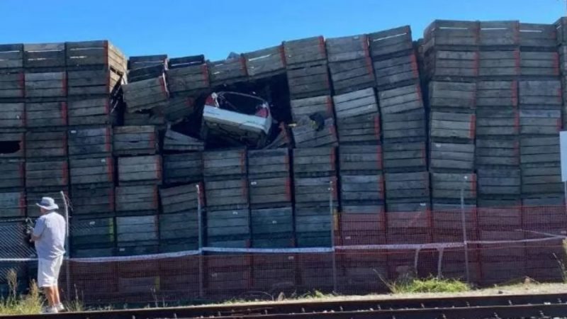 Carro voou por cerca de cinco metros – Foto: Reprodução