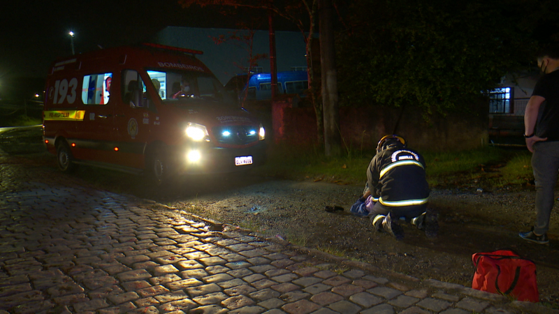 V&iacute;tima foi presa no hospital ap&oacute;s receber atendimento – Foto: Ricardo Alves/NDTV
