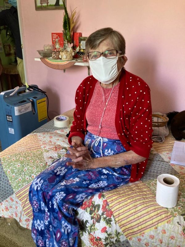 Celina Sell tem autonomia pulmonar de apenas 14 minutos e sem concentrador ou cilindro n&atilde;o consegue sobreviver – Foto: Adriano Mendes/NDTV