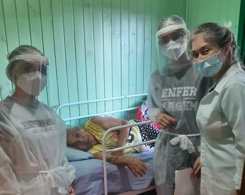 Erc&iacute;lia Gon&ccedil;alves, de 113 anos, moradora do bairro Efapi, recebeu a dose da vacina contra a Covid-19 – Foto: Prefeitura de Chapec&oacute;/Divulga&ccedil;&atilde;o/ND