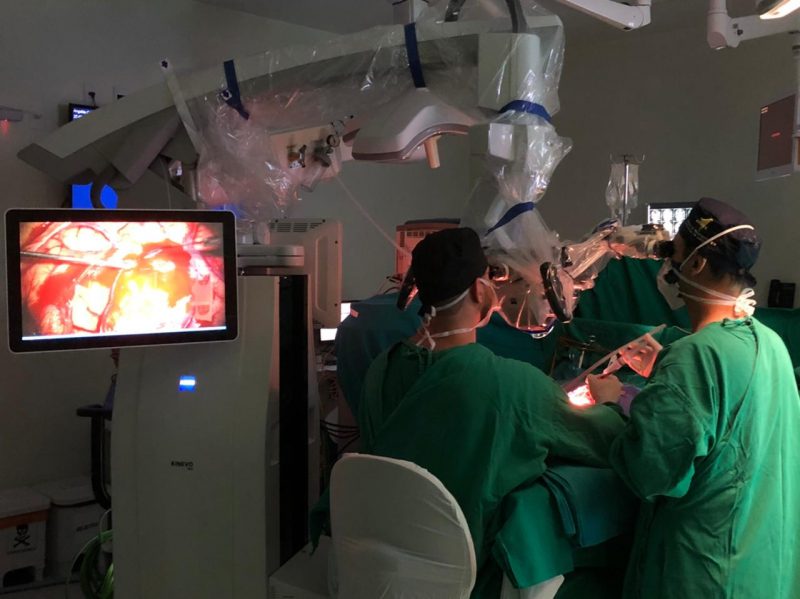 A cirurgia foi realizada com acompanhamento e calibragem dos equipamentos. – Foto: Foto: Assessoria de Imprensa Hospital São José Criciúma