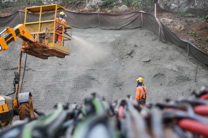 De acordo com o diretor de Opera&ccedil;&otilde;es Sul da Arteris, obras do Contorno Vi&aacute;rio est&atilde;o 83% conclu&iacute;das – Foto: Leo Munhoz/ND