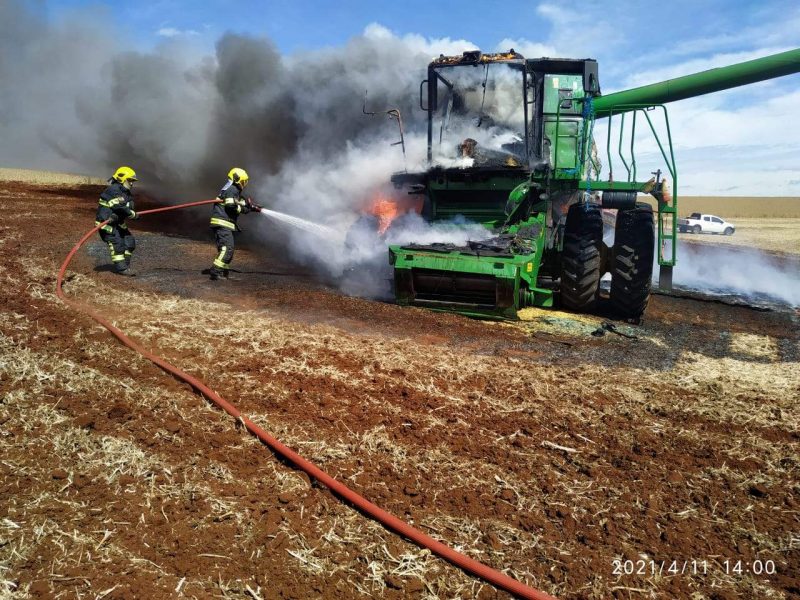 Corpo de Bombeiros Militar fez o controle das chamas. – Foto: Corpo de Bombeiros/Divulgação/ND
