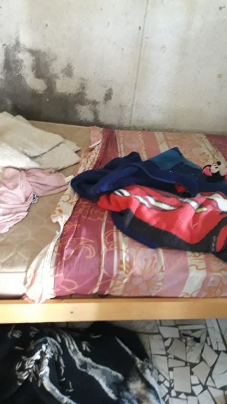 Crianças de 5 e 6 anos estavam trancadas em casa sozinhas – Foto: Divulgação/PMSC/ND