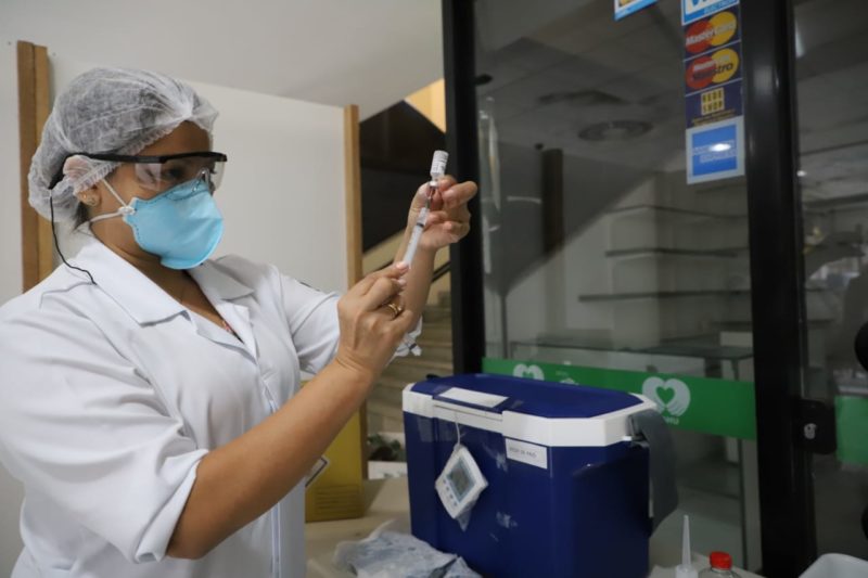 Vacinação para idosos de 64 anos começa nesta terça-feira (20). – Foto: Cristiano Andujar/PMF