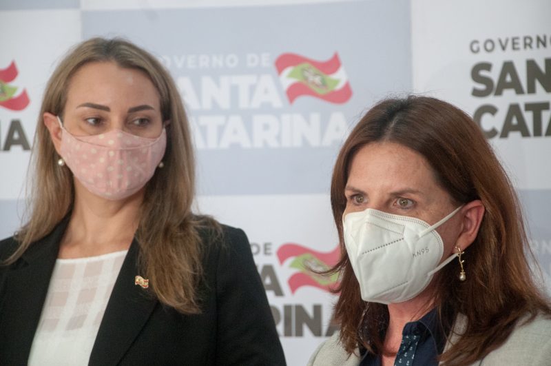 Daniela Reinehr falou que descarta lockdown e proibições em SC, enquanto Carmen Zanotto quer foco em vacinação. Mais tarde, nomeações feitas por Moisés foram anuladas pela governadora interina – Foto: Leo Munhoz/ND