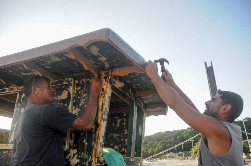 Diego é dono do Costa Leste II, mas ele não foca em tainhas e sim em corvinas e anchovas – Foto: Leo Munhoz/ND