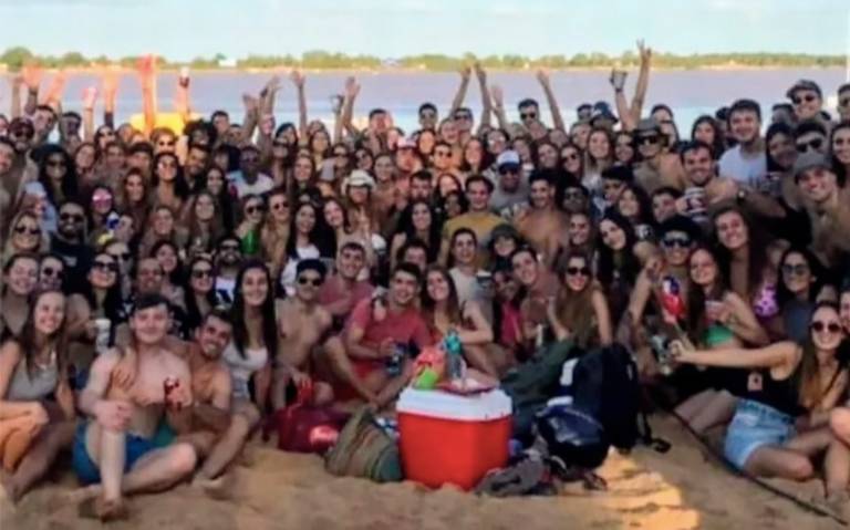 Estudantes fazem festa em praia na Argentina – Foto: Divulgação/ Mitre Rosario