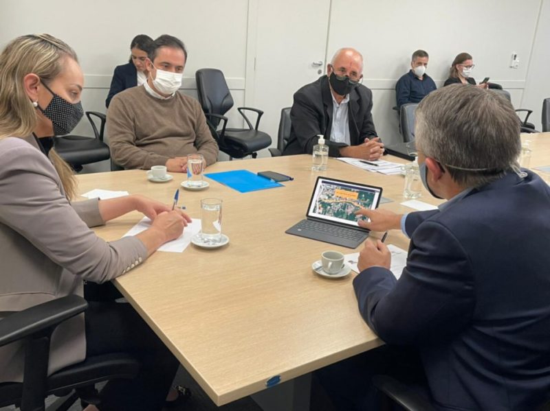 Em reuni&atilde;o com a governadora em Florian&oacute;polis, M&aacute;rio Hildebrandt apresentou as principais demandas de Blumenau – Foto: Divulga&ccedil;&atilde;o/ND