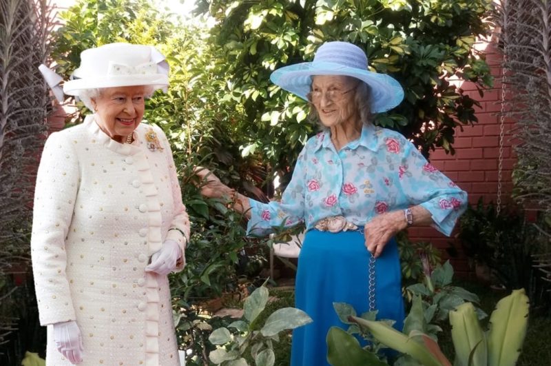 Rainha Elizabeth aparece ao lado de Dona Vilma em montagem feita pela neta que mora em Florian&oacute;polis – Foto: Arquivo pessoal/Divulga&ccedil;&atilde;o ND