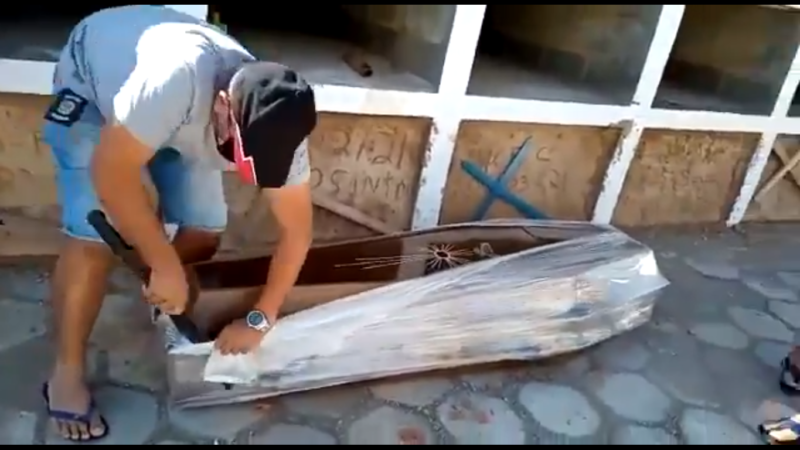 facão; covid-19; vereador; minas gerais; caixão