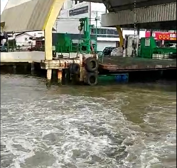 Ferry encalhou na manhã desta quinta-feira (8) – Foto: Reprodução redes sociais