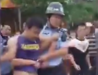 Suspeito passava por um processo de div&oacute;rcio com sua esposa que seria funcion&aacute;ria da escola, segundo ve&iacute;culos da imprensa chinesa – Foto: Reprodu&ccedil;&atilde;o/Twitter