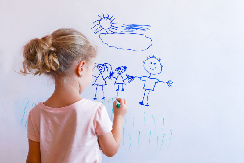 <span style="font-weight: 400;">Com uma tinta de boa qualidade, a limpeza pode ser feita com água e esponja</span> – Foto: Divulgação/iStock