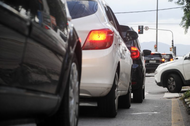 Segunda-feira (12) começa com pontos de lentidão na Grande Florianópolis
