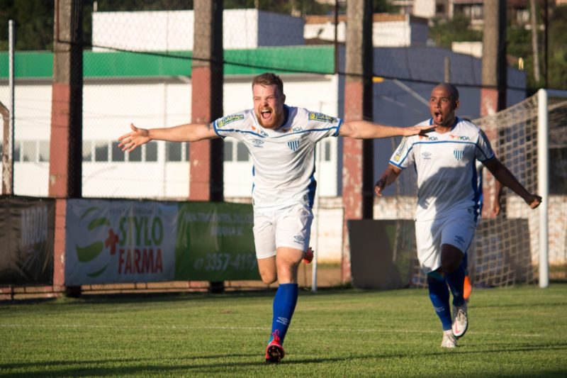 Marcos Serrato vibra com seu primeiro gol pelo Avaí – Foto: André Palma Ribeiro/Avaí F.C