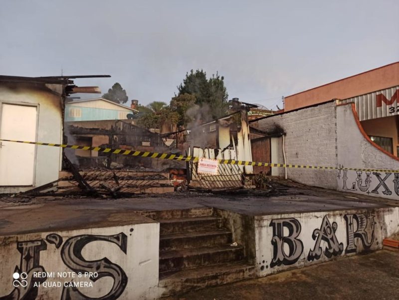 Casa noturna em curitibanos é completamente destruída em incêndio – Foto: Corpo de Bombeiros/Divulgação