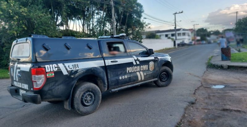 Três pessoas foram presas e outras duas seguem foragidas por roubos ocorridos em abril e agosto de 2020 na cidade de Criciúma – Foto: Polícia Civil de Criciúma/Divulgação