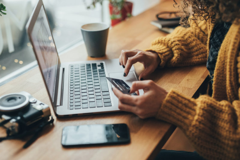 A praticidade de fazer compras pela internet – Foto: Divulgação