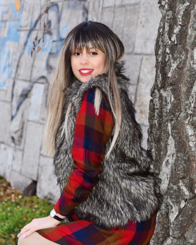 Nas publicações de Cece no Instagram, é possível ver que ela muda de visual constantemente ao adotar usar diferentes perucas. A jovem já teve cabelo preto e chanel, comprido e platinado e até mesmo rosa – Foto: Reprodução/ND