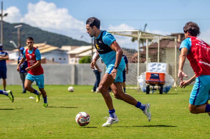Júnior Dutra deve estar de volta após ser poupado na partida diante do Metropolitano – Foto: André Palma Ribeiro/Avaí F.C