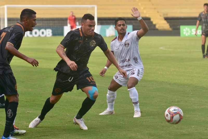Leonan durante jogo contra o Juventues, neste sábado