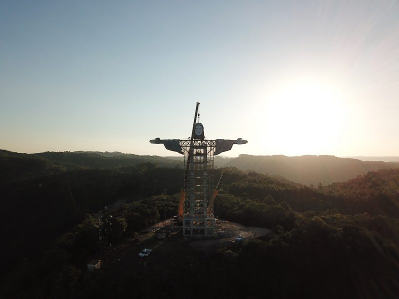 A repercussão do Cristo Protetor de Encantado foi tanta que gerou até comentário do prefeito do Rio de Janeiro, Eduardo Paes. – Foto: Konce Agência/Divulgação/ND