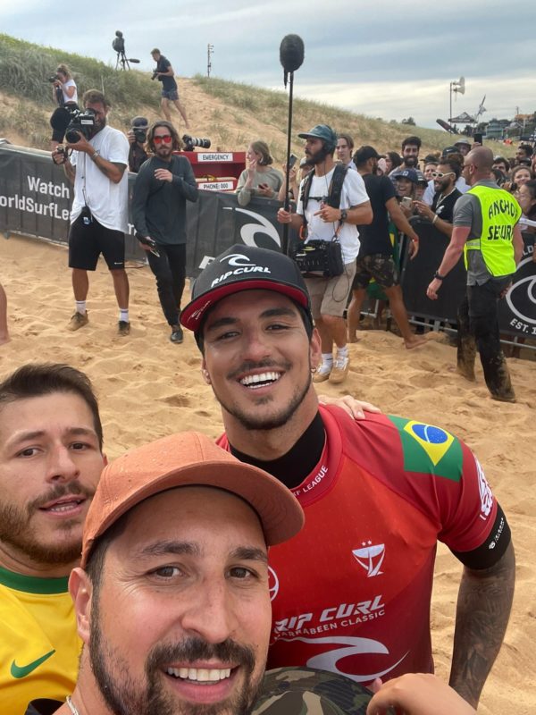 Depois do campeonato, Mateus aproveitou para tirar um foto com o &iacute;dolo – Foto: Arquivo pessoal