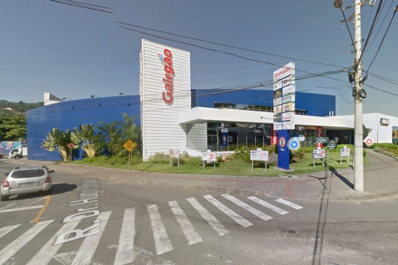 Ladr&atilde;o de carne tenta agredir funcion&aacute;ria de supermercado em Blumenau – Foto: Reprodu&ccedil;&atilde;o/Google Maps
