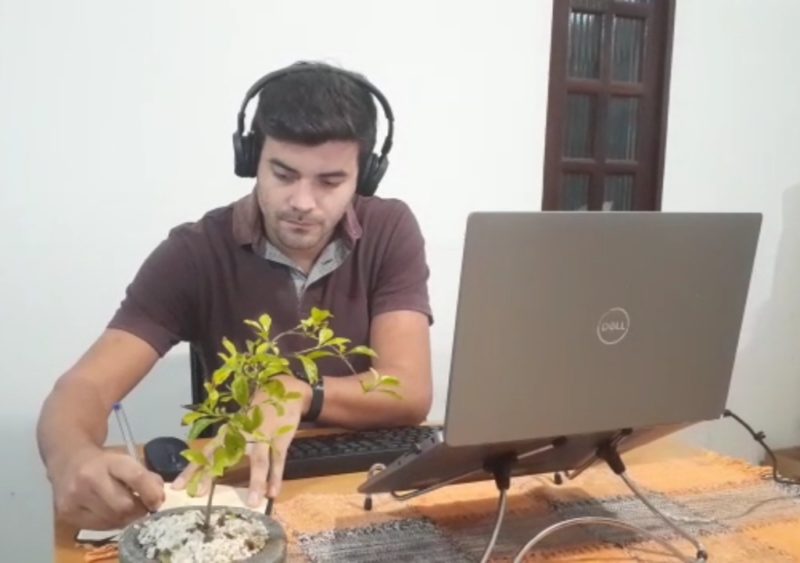 Michael foi promovido no trabalho pela adaptação às mudanças