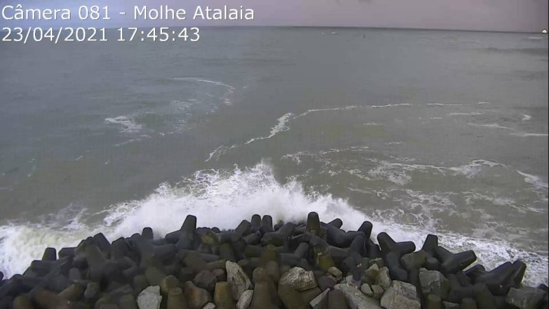 Ondas estão com mais de 2 metros no Canal de Acesso ao porto – Foto: Porto de Itajaí/Divulgação