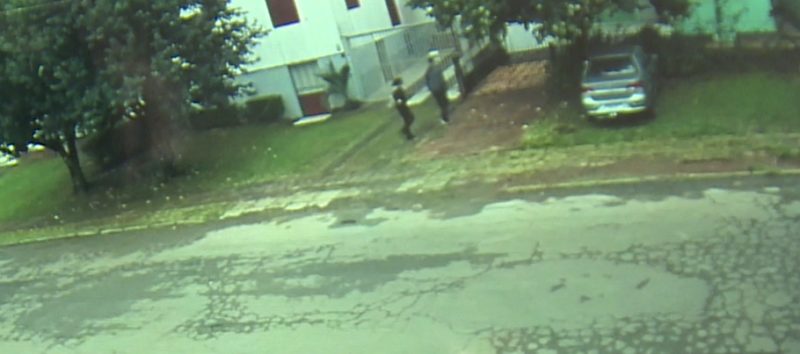 Mãe e filho chegaram na casa no começo da manhã – Foto: Reprodução/NDTV/ND