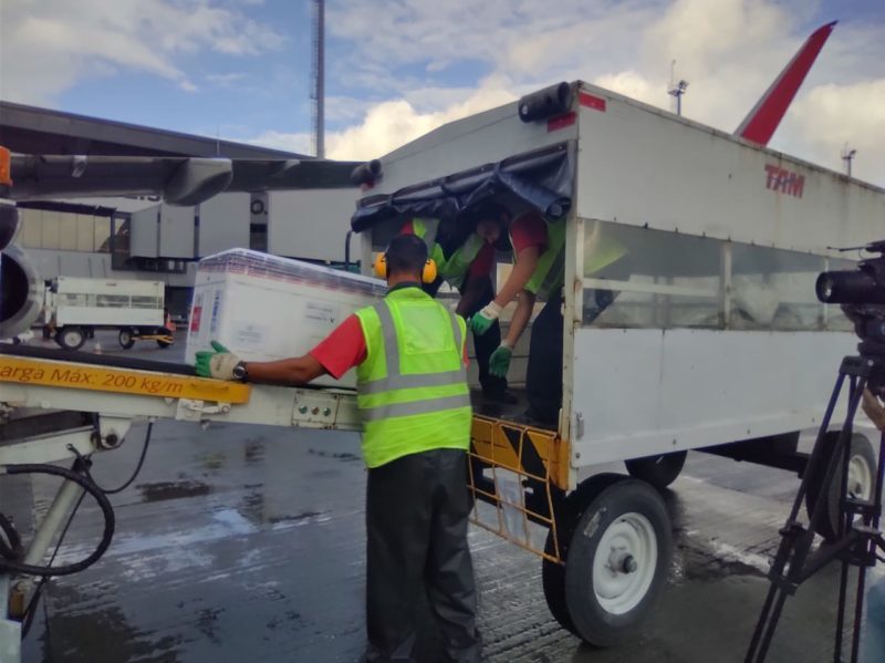 Novo lote chegou em Santa Catarina na manhã desta sexta-feira (23) e será distribuída aos municípios no decorrer do dia – Foto: Dive/SC/Divulgação/ND