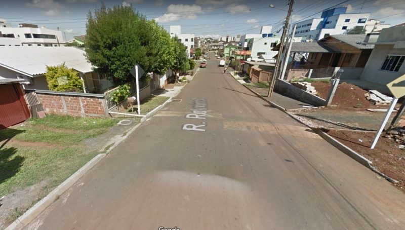 Mulher chegava em casa no bairro Efapi quando foi surpreendida pelo ex-companheiro – Foto: Google Street View/Divulgação ND