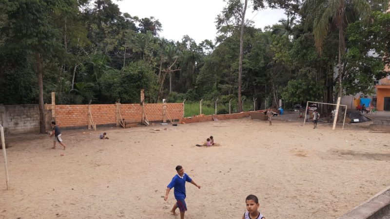 Um dos espa&ccedil;os que ser&aacute; revitalizado &eacute; a quadra de futebol de areia – Foto: Divulga&ccedil;&atilde;o/Pol&iacute;cia Militar