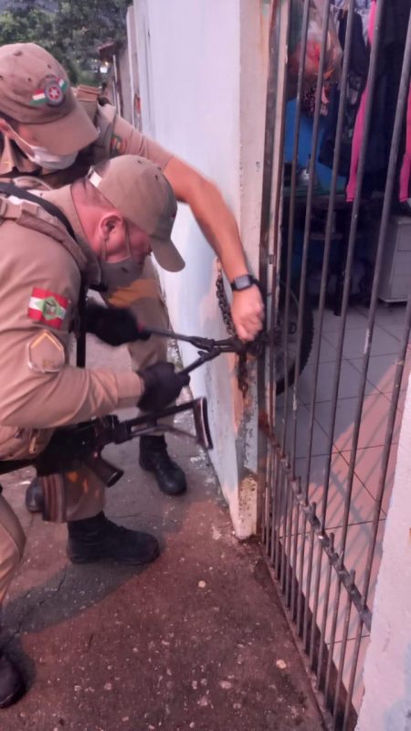 Operação cumpriu 22 mandados relacionados ao tráfico de drogas em Florianópolis – Foto: Divulgação/PMSC/ND