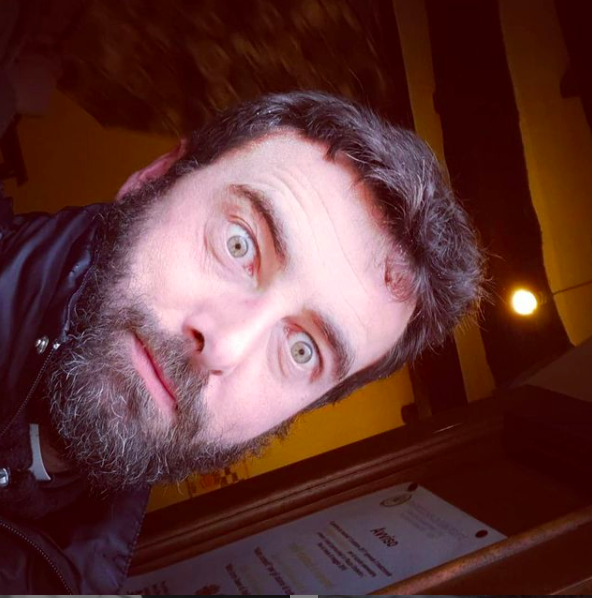 Padre se apaixona e deixa batina para viver amor na It&aacute;lia – Foto: Redes sociais/Reprodu&ccedil;&atilde;o