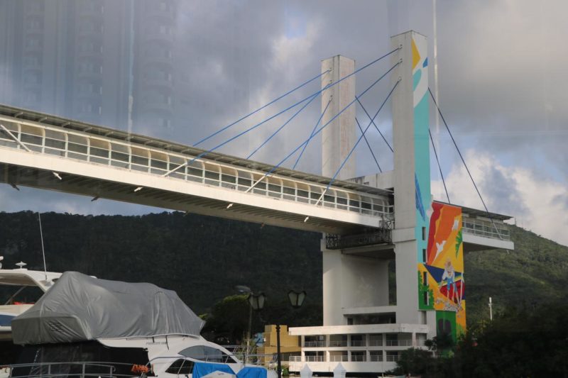 Passarela oferece passagem exclusiva para pedestres e ciclistas, entre a Barra Sul e o Bairro da Barra – Foto: Lucas Lages/Prefeitura de Balneário Camboriú/Divulgação