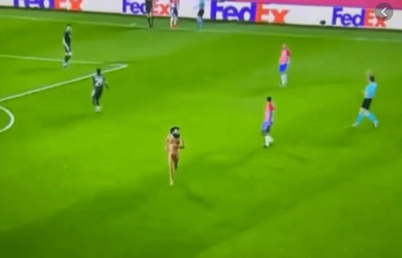 Peladão invade jogo Granada x Manchester United… sem público – Foto: Reprodução