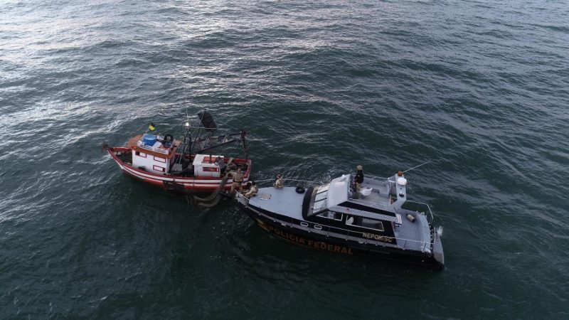 Embarcação também foi apreendida e multada pela Marinha – Foto: Polícia Federal/Divulgação