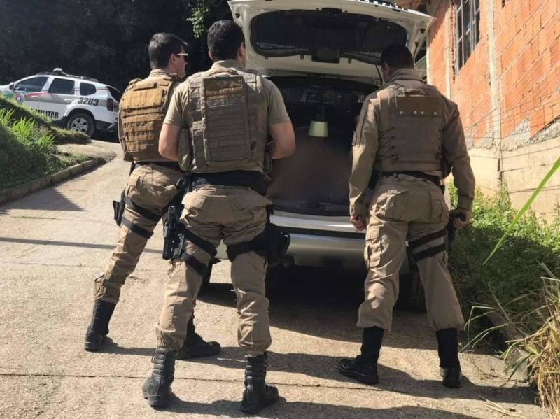 PM cumpriu mandados de prisão nesta terça-feira (20) – Foto: Polícia Militar de Brusque/Divulgação