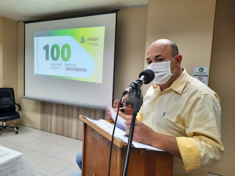Ari Vequi durante balan&ccedil;o dos 100 dias de governo – Foto: Prefeitura de Brusque/Divulga&ccedil;&atilde;o