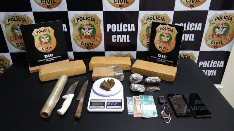 Na casa do suspeito foram apreendidos 3kg de maconha e outros equipamentos característicos do tráfico de drogas – Foto: Divulgação/DIC Blumenau/ND