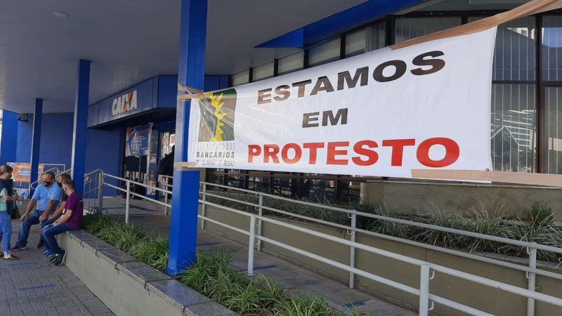 Agência localizada na rua 7 de Setembro, no Centro, foi a que teve maior adesão ao movimento. – Foto: Fábio Bublitz/NDTV Blumenau