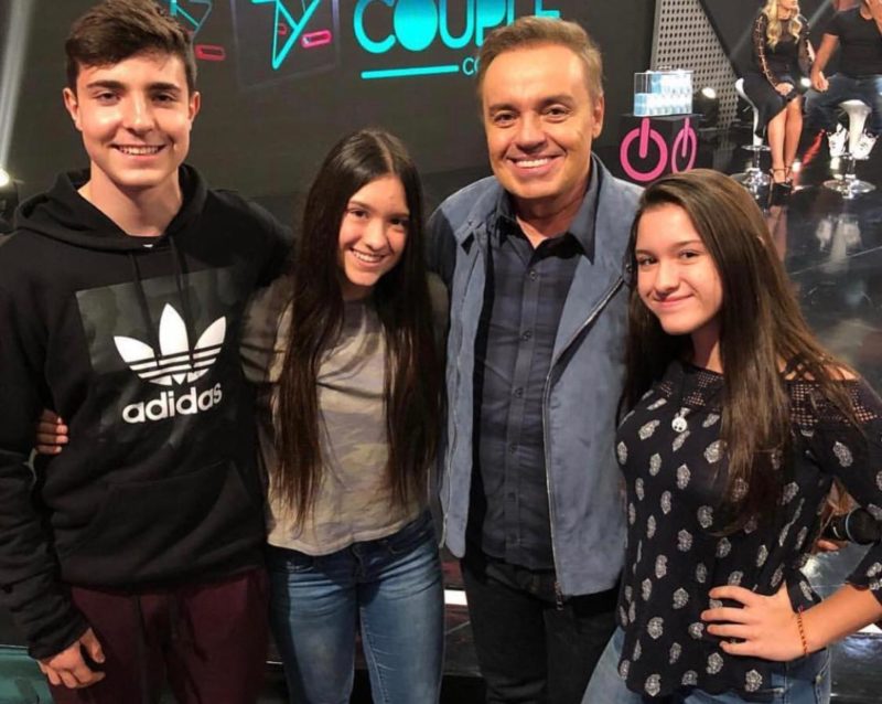 João Augusto com Marina, Sofia e Gugu Liberato – Foto: Reprodução/Instagram