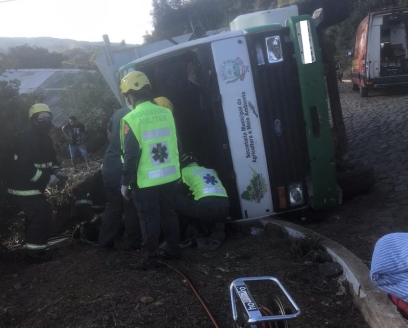 Corpo de Bombeiros foi acionado para retirar a vítima presa e encaminhá-la ao hospital Maicé de Caçador – Foto: Corpo de Bombeiros/Divulgação ND